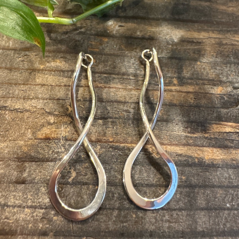 EL Designs Endless Sterling Silver Braid Earring